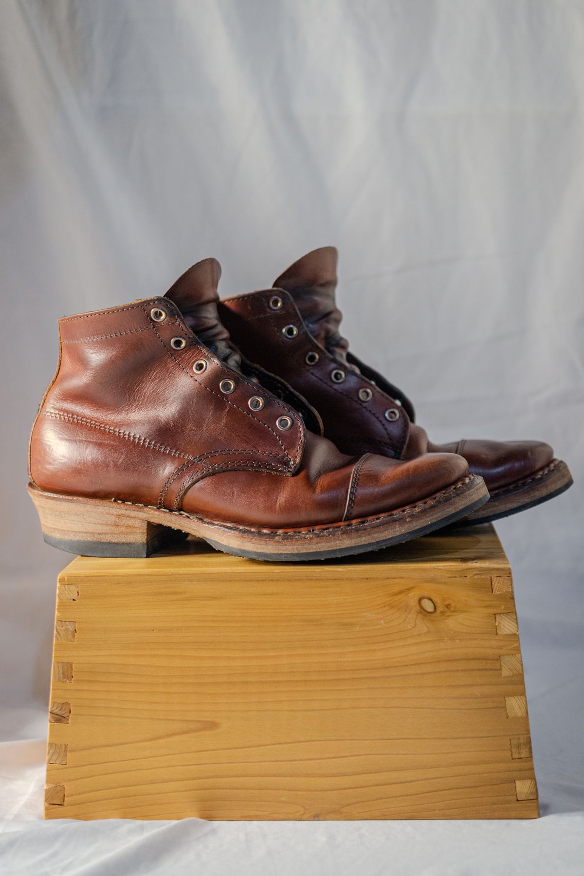 Photo by UglyJoe on March 5, 2024 of the White's Semi-Dress in Wickett & Craig Tan Oiled Latigo.