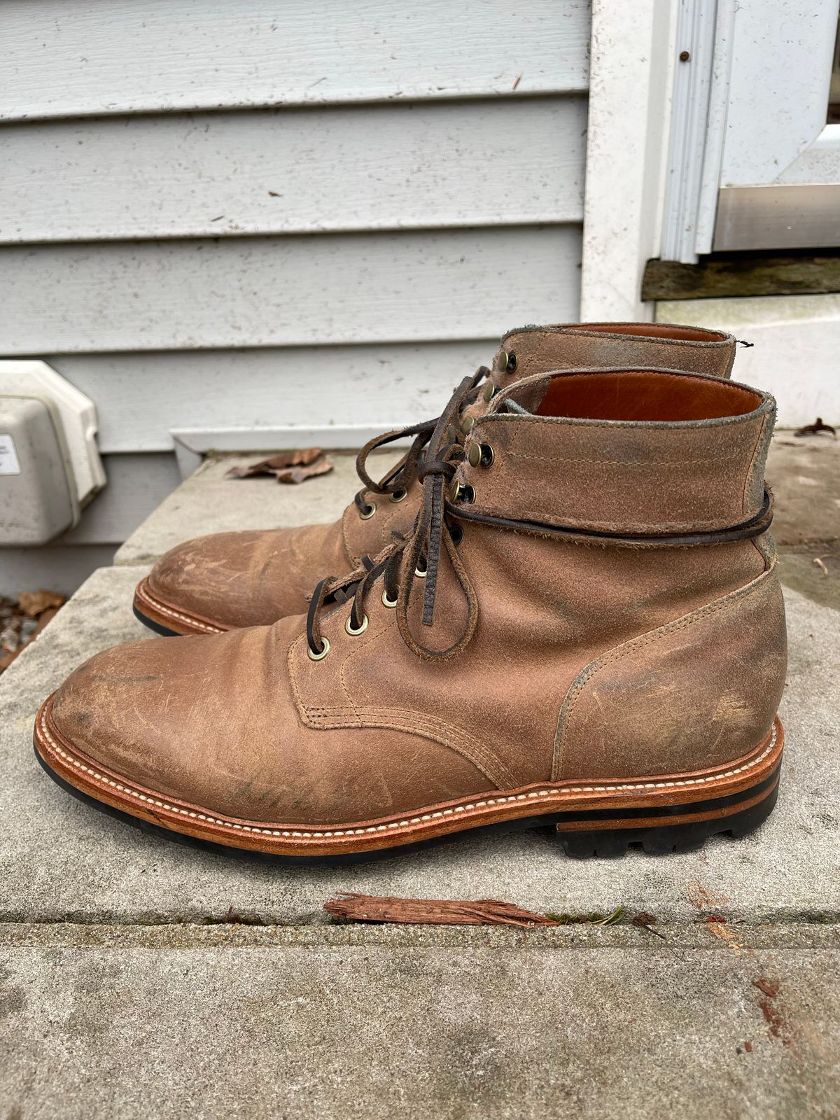 Photo by StrikeDeuce on December 1, 2022 of the Grant Stone Diesel Boot in C.F. Stead Natural Waxy Commander Suede.