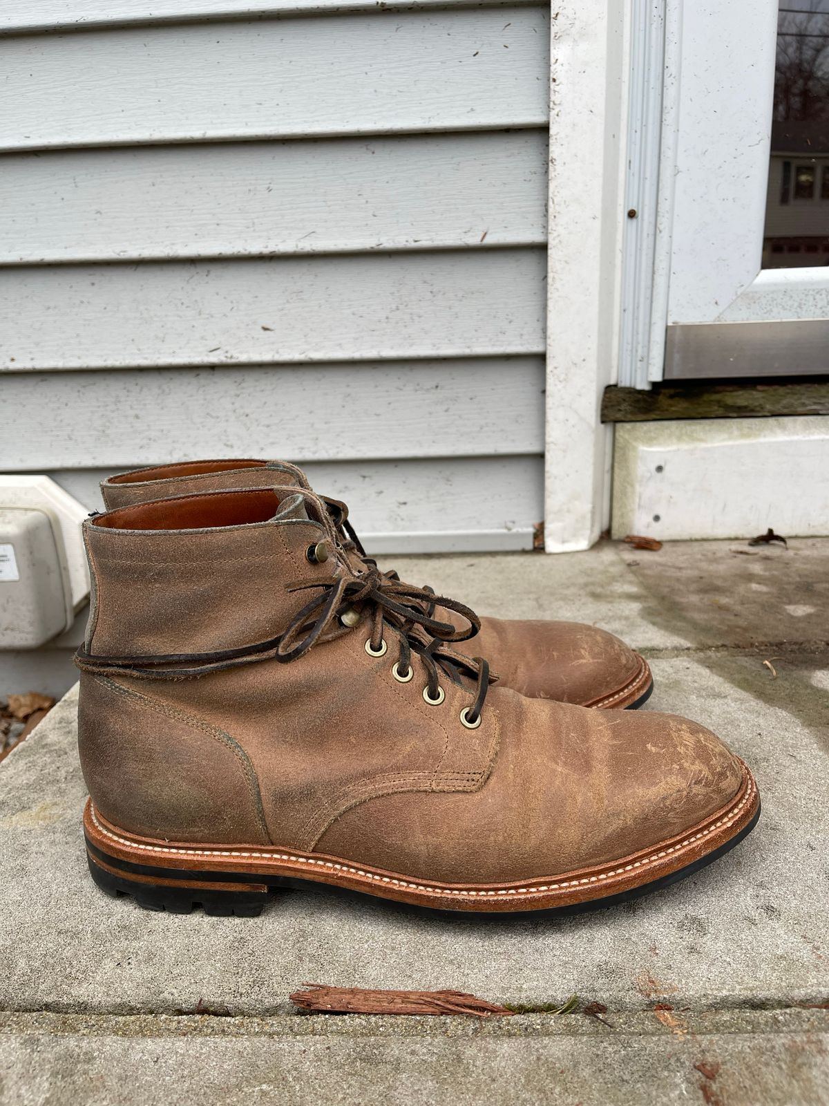 Photo by StrikeDeuce on December 1, 2022 of the Grant Stone Diesel Boot in C.F. Stead Natural Waxy Commander Suede.