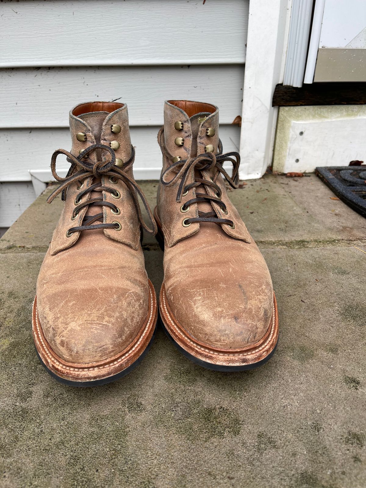 Photo by StrikeDeuce on January 4, 2023 of the Grant Stone Diesel Boot in C.F. Stead Natural Waxy Commander Suede.