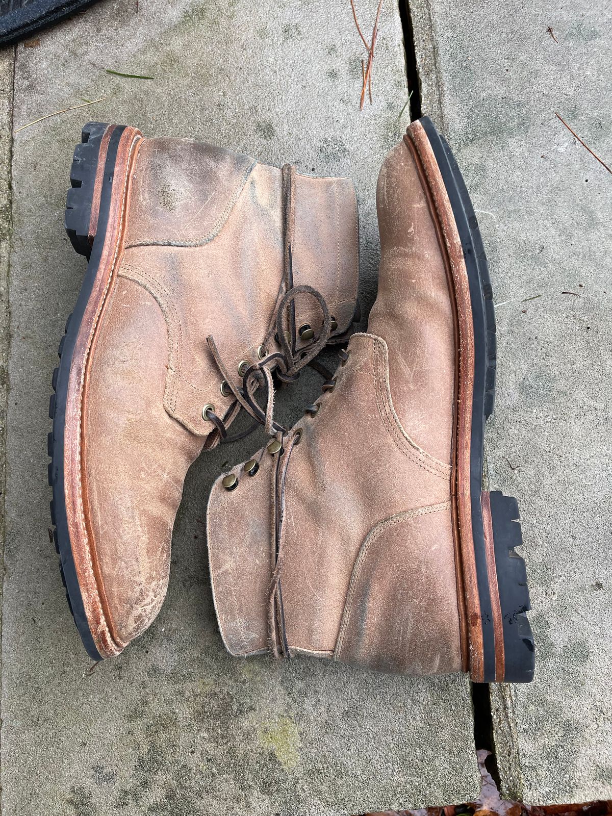 Photo by StrikeDeuce on January 4, 2023 of the Grant Stone Diesel Boot in C.F. Stead Natural Waxy Commander Suede.