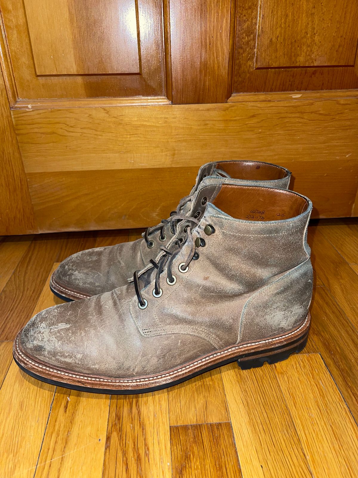 Photo by StrikeDeuce on February 6, 2023 of the Grant Stone Diesel Boot in C.F. Stead Natural Waxy Commander Suede.