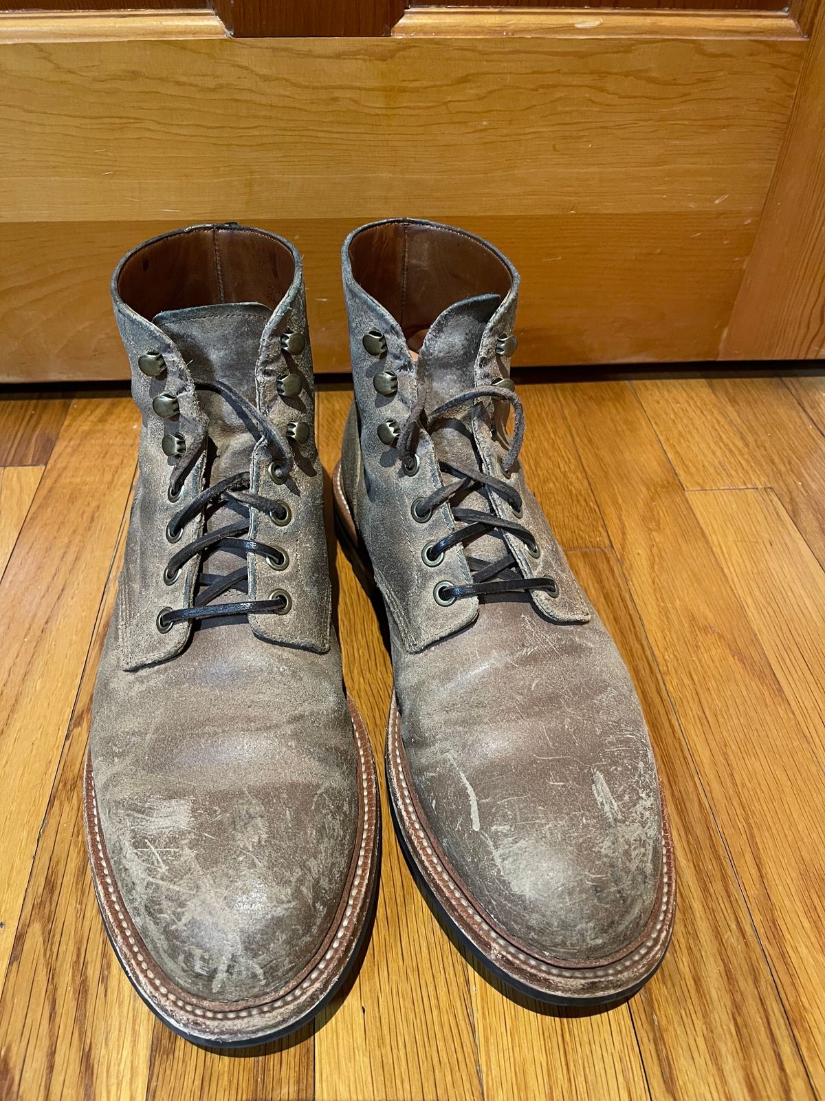Photo by StrikeDeuce on February 6, 2023 of the Grant Stone Diesel Boot in C.F. Stead Natural Waxy Commander Suede.