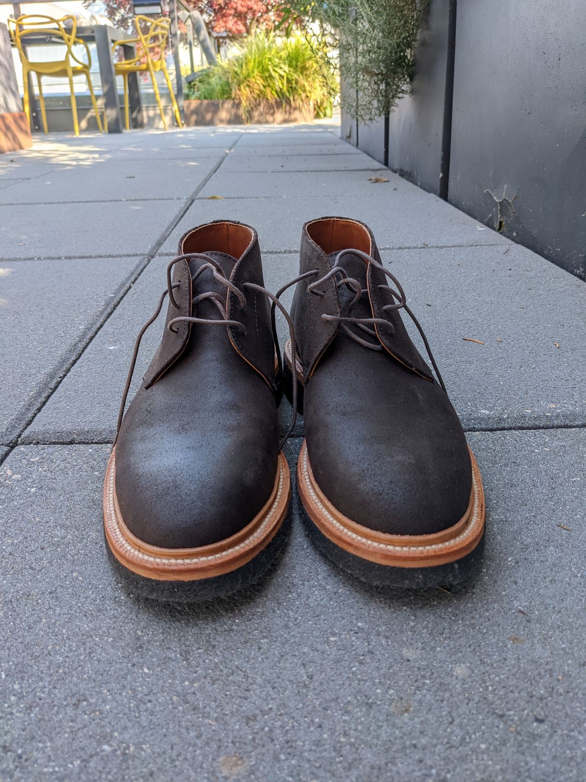 Photo by trickyspaniard on October 1, 2022 of the Grant Stone Chukka in C.F. Stead Earth Waxy Commander Suede.