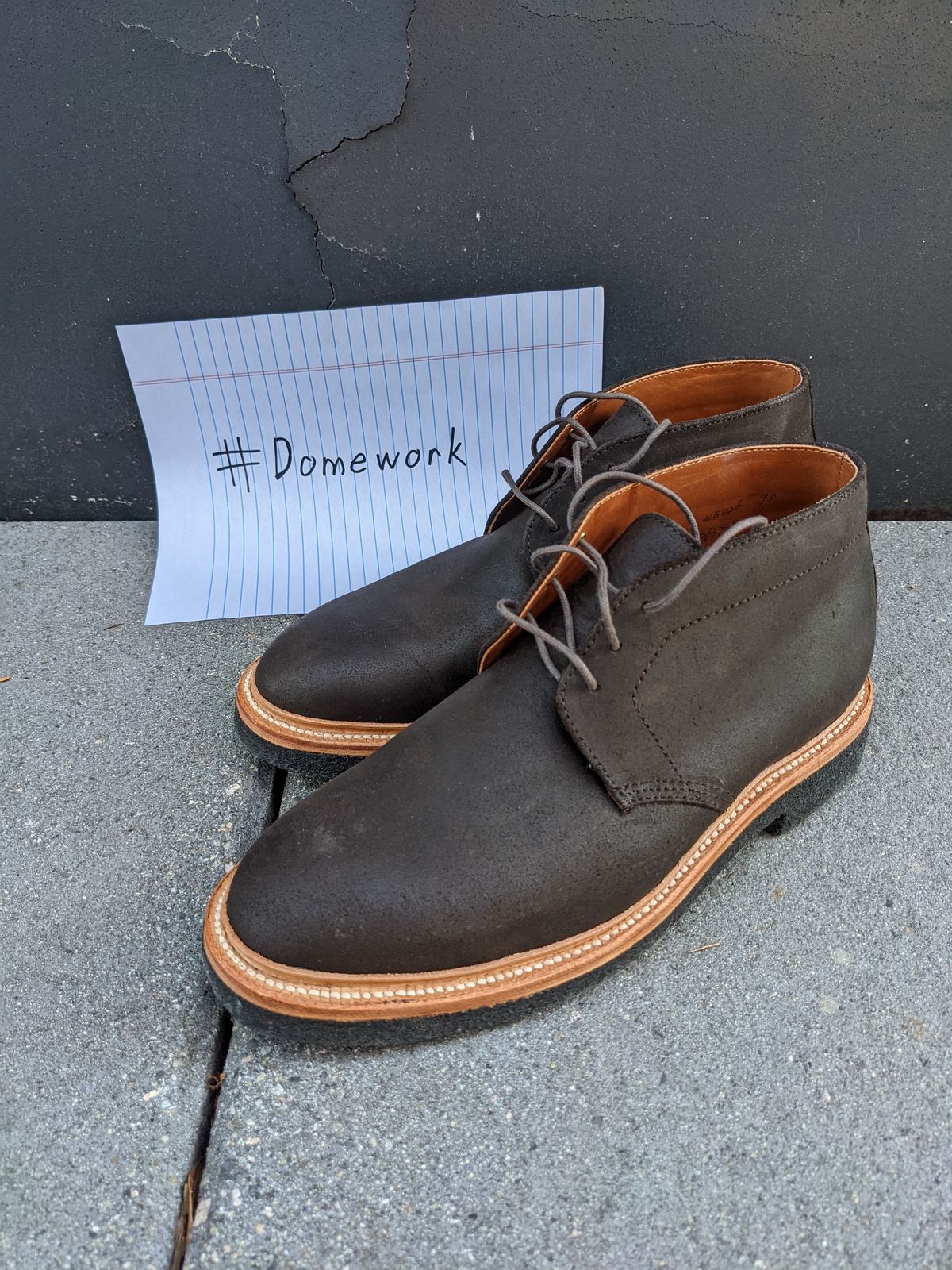 Photo by trickyspaniard on October 1, 2022 of the Grant Stone Chukka in C.F. Stead Earth Waxy Commander Suede.