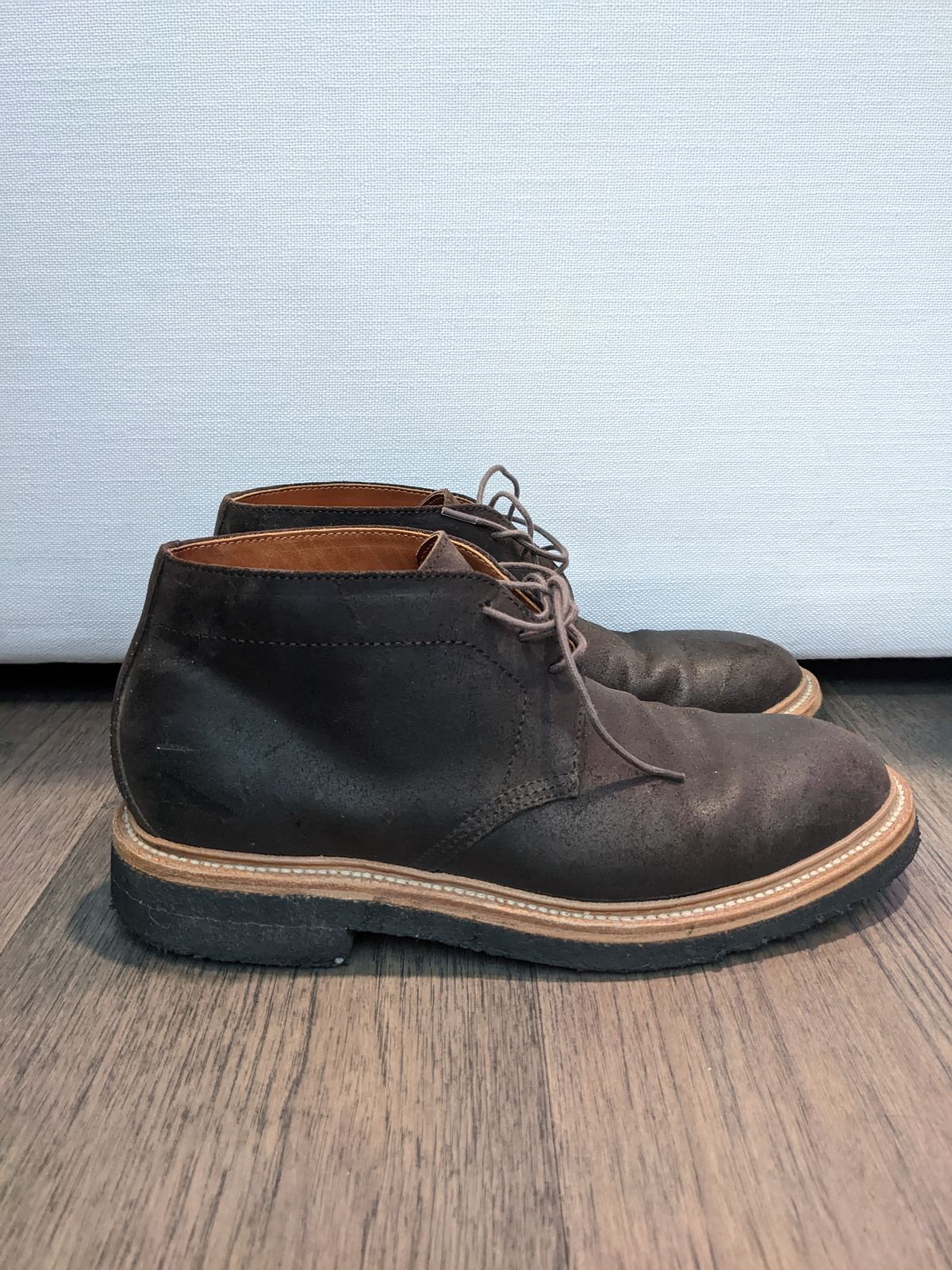 Photo by trickyspaniard on November 4, 2022 of the Grant Stone Chukka in C.F. Stead Earth Waxy Commander Suede.
