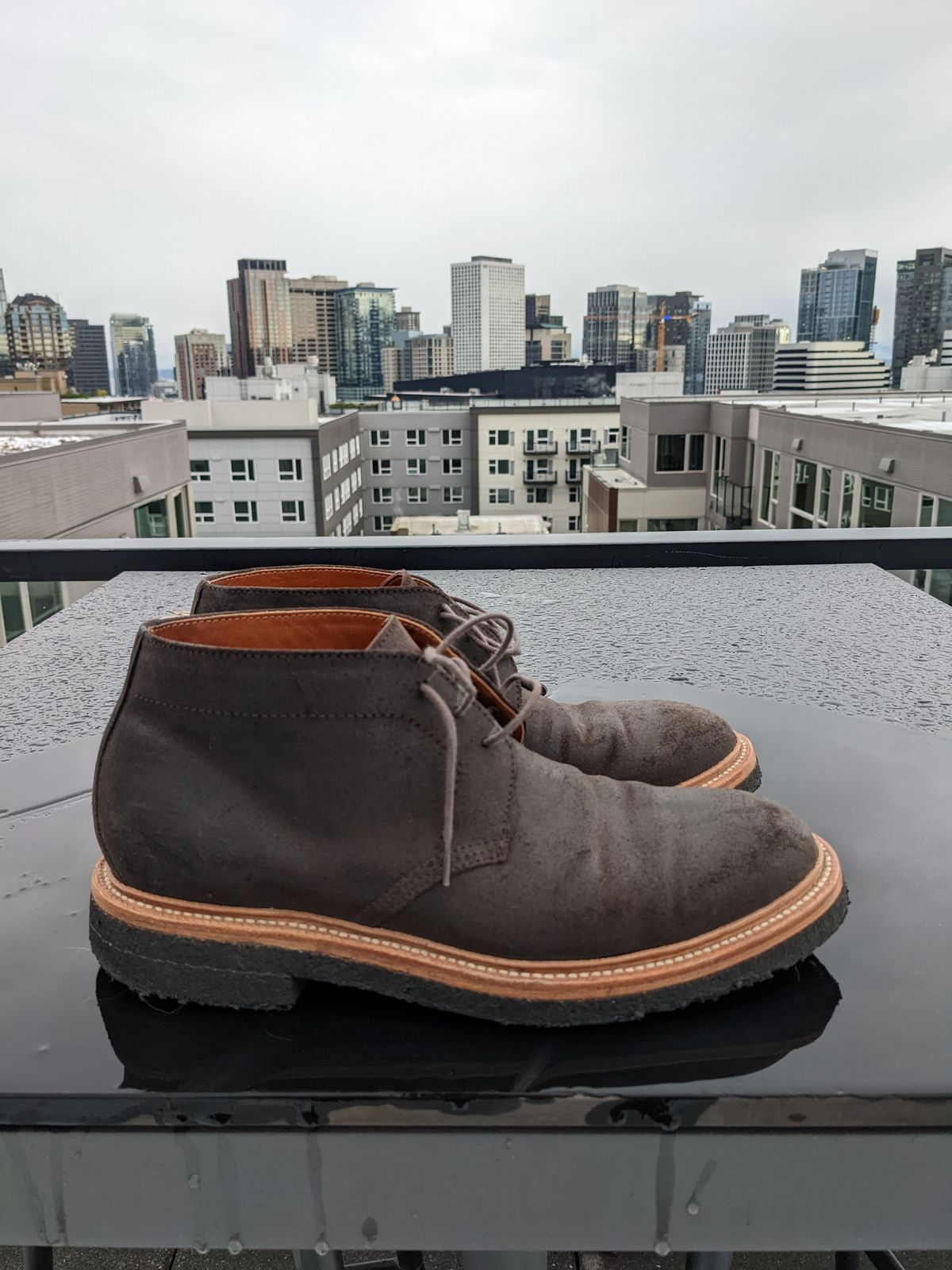 Photo by trickyspaniard on December 4, 2022 of the Grant Stone Chukka in C.F. Stead Earth Waxy Commander Suede.