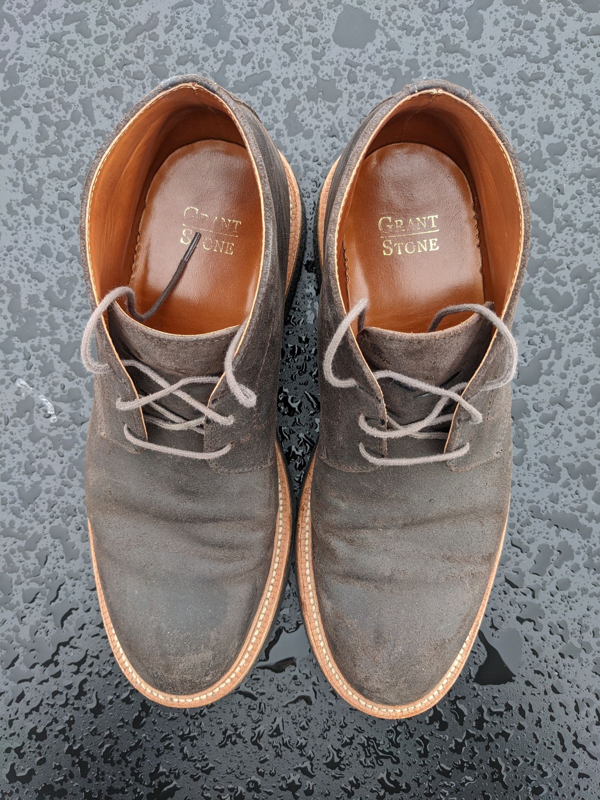 Photo by trickyspaniard on December 4, 2022 of the Grant Stone Chukka in C.F. Stead Earth Waxy Commander Suede.