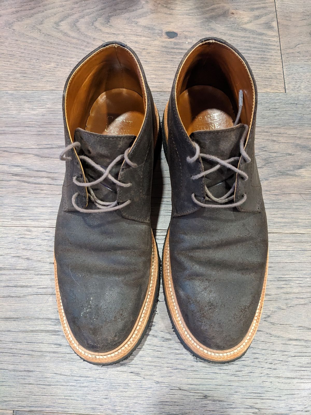 Photo by trickyspaniard on January 4, 2023 of the Grant Stone Chukka in C.F. Stead Earth Waxy Commander Suede.