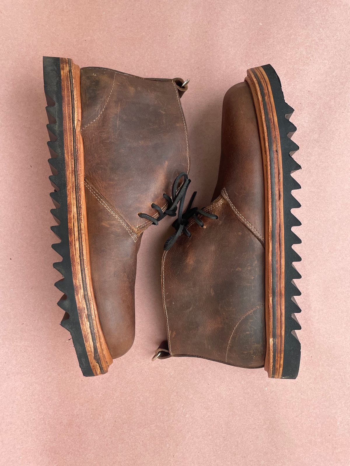 Photo by mainelyboots on October 10, 2023 of the Self-Made Chukka in S.B. Foot Saddle Voyager.