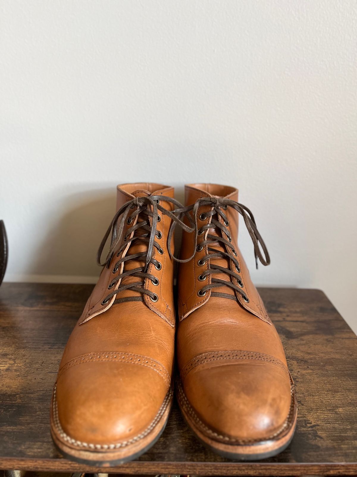 Photo by dudecomputer on January 1, 2024 of the Viberg Service Boot BCT in Horween Bourbon Workshoe Butt.