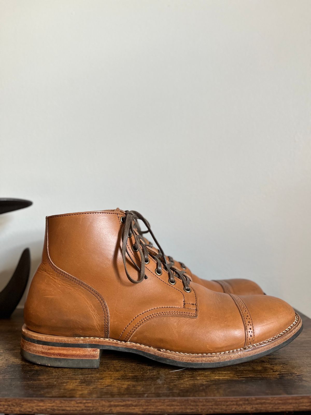 Photo by dudecomputer on January 1, 2024 of the Viberg Service Boot BCT in Horween Bourbon Workshoe Butt.