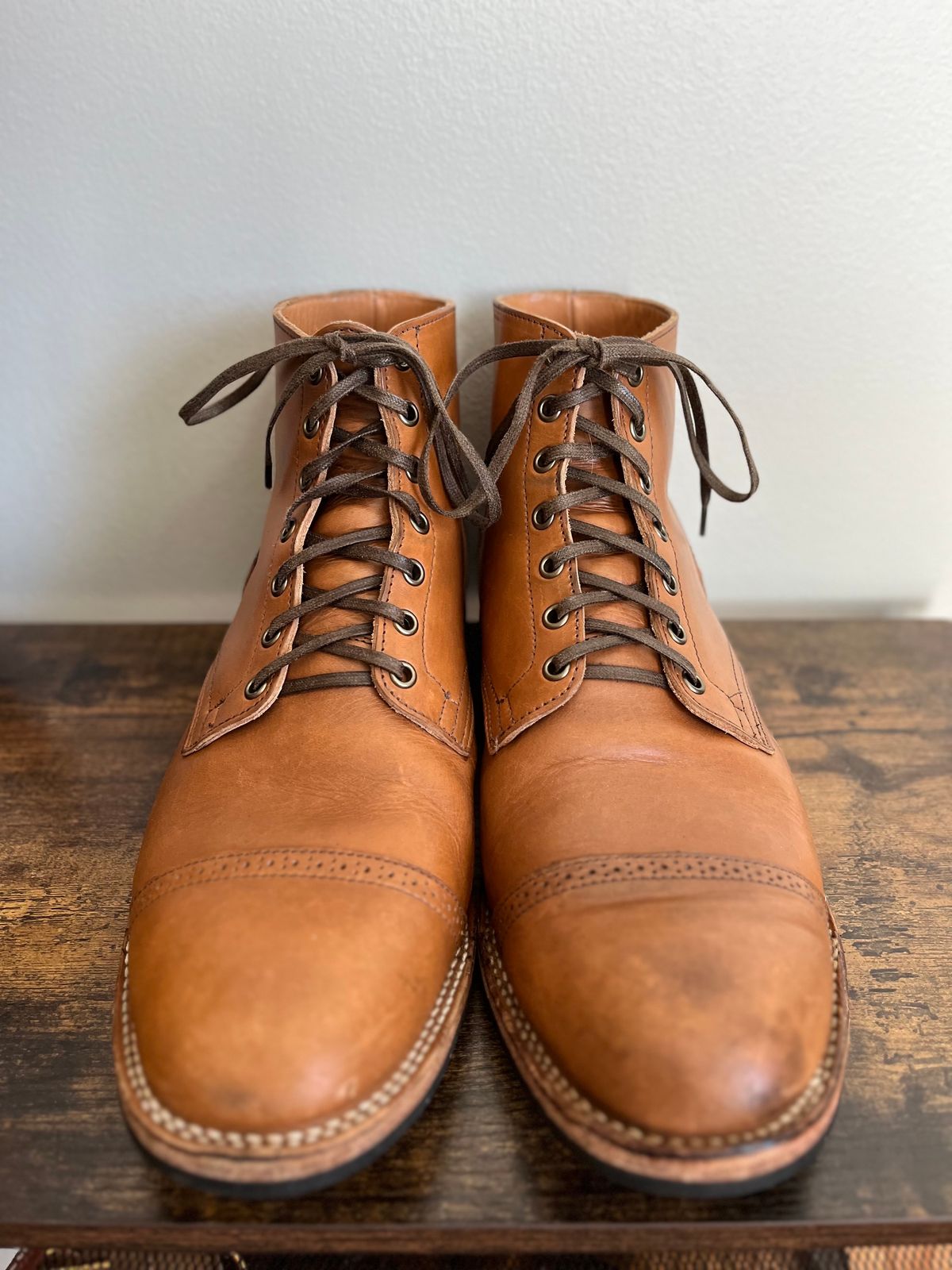 Photo by dudecomputer on February 1, 2024 of the Viberg Service Boot BCT in Horween Bourbon Workshoe Butt.