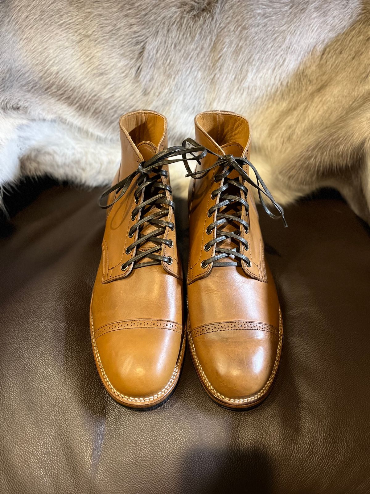 Photo by brogued on November 1, 2023 of the Viberg Service Boot BCT in Horween Bourbon Workshoe Butt.