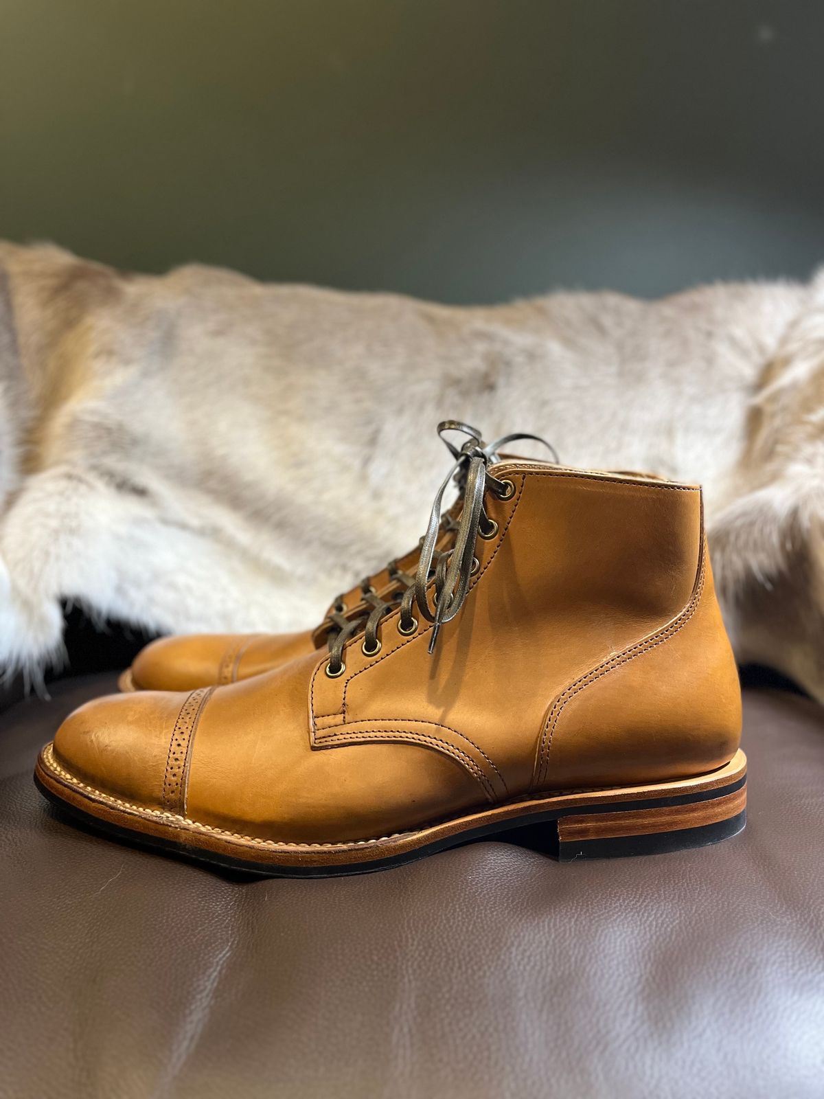 Photo by brogued on November 1, 2023 of the Viberg Service Boot BCT in Horween Bourbon Workshoe Butt.