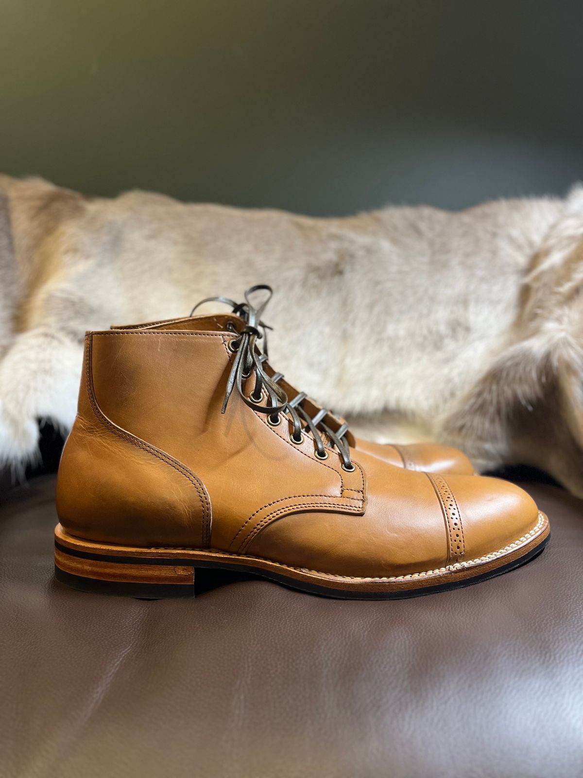 Photo by brogued on November 1, 2023 of the Viberg Service Boot BCT in Horween Bourbon Workshoe Butt.