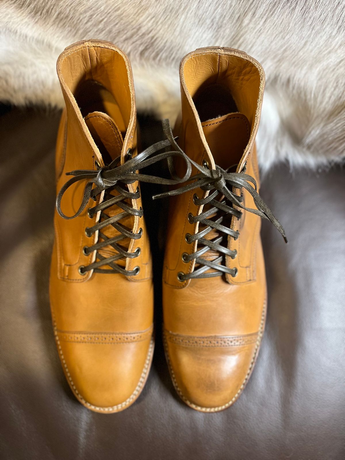 Photo by brogued on November 1, 2023 of the Viberg Service Boot BCT in Horween Bourbon Workshoe Butt.