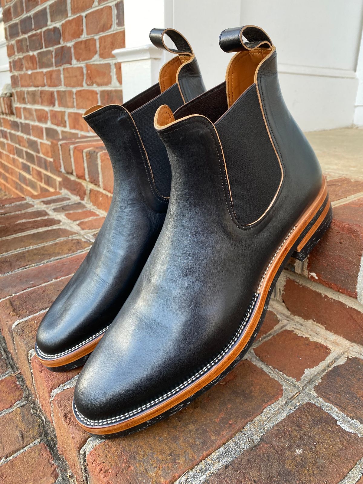 Photo by dudecomputer on February 17, 2023 of the Benzein The Seventh Chelsea Boot in Shinki Black Latigo Teacore Horsehide.