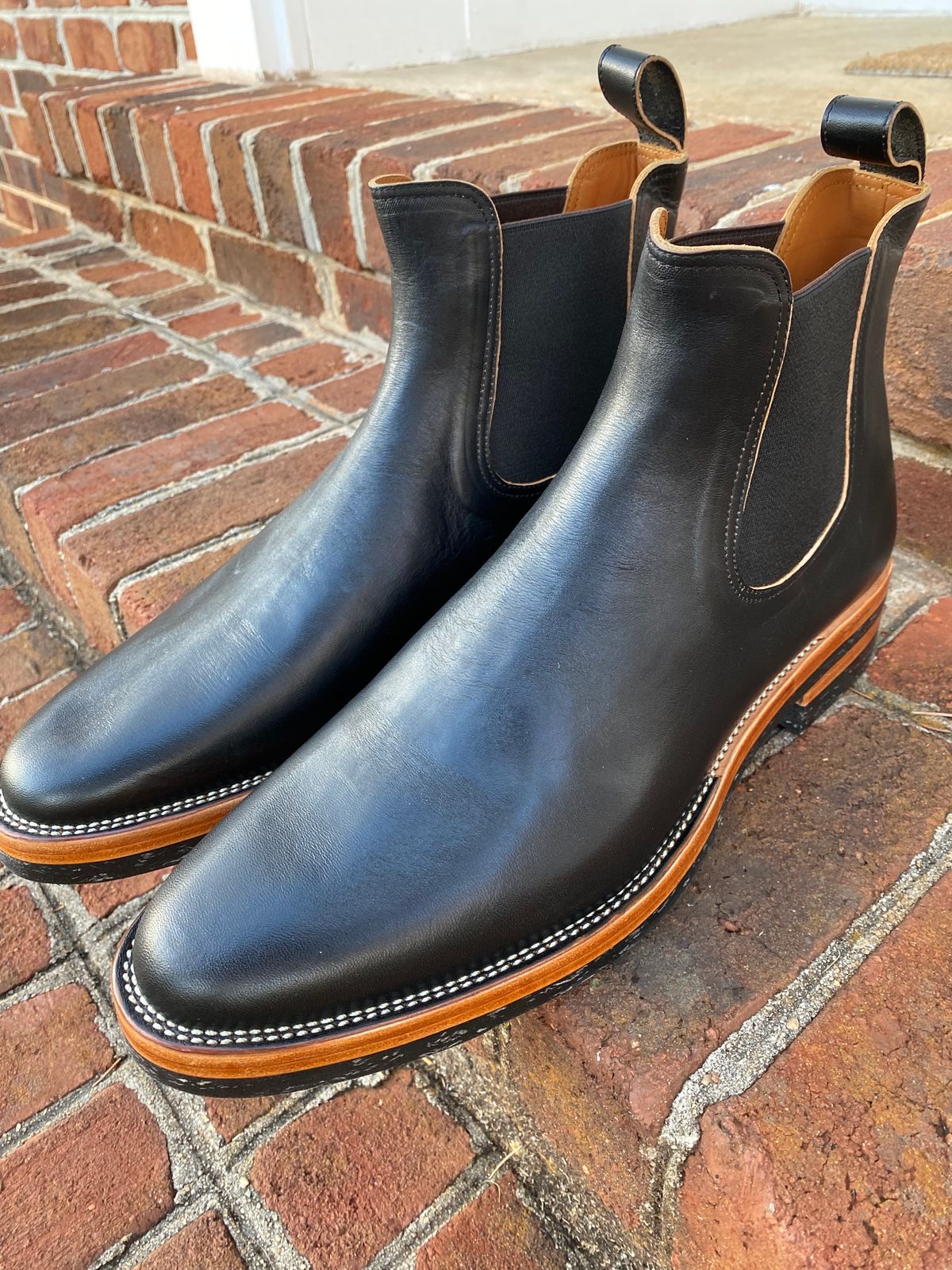 Photo by dudecomputer on February 17, 2023 of the Benzein The Seventh Chelsea Boot in Shinki Black Latigo Teacore Horsehide.