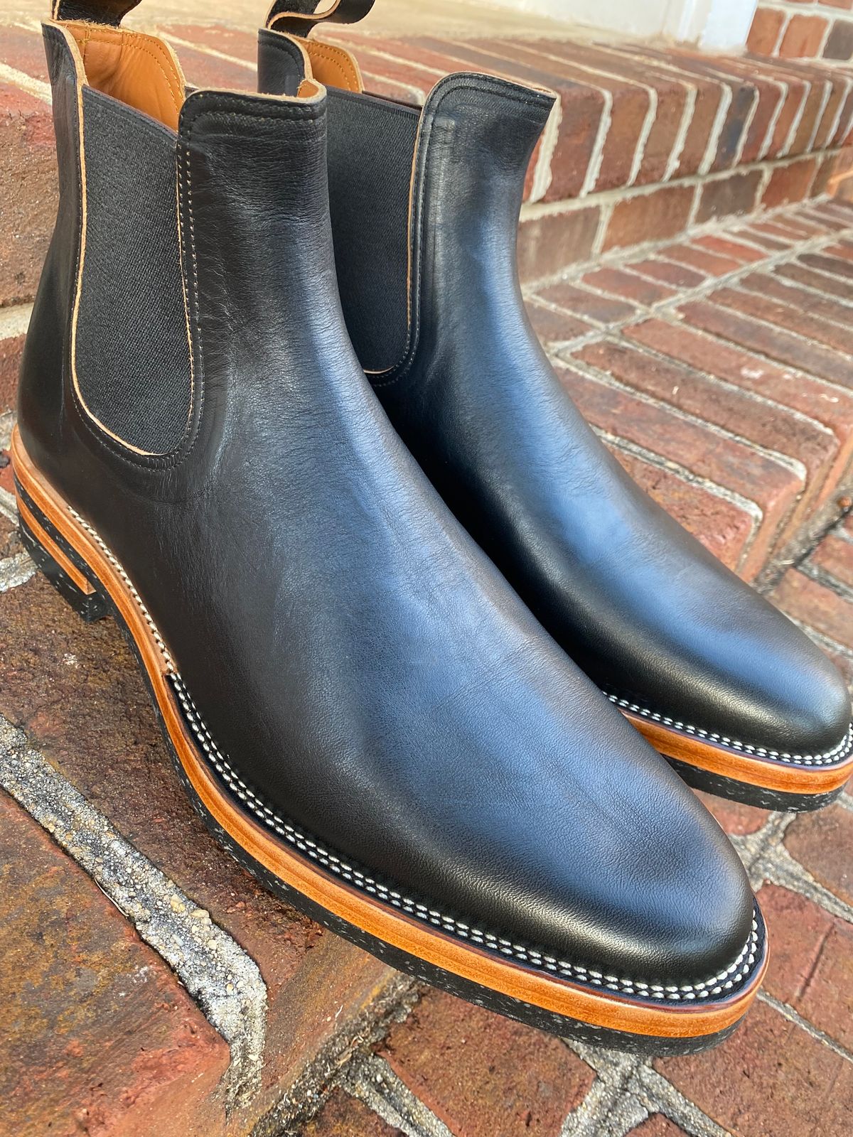 Photo by dudecomputer on February 17, 2023 of the Benzein The Seventh Chelsea Boot in Shinki Black Latigo Teacore Horsehide.