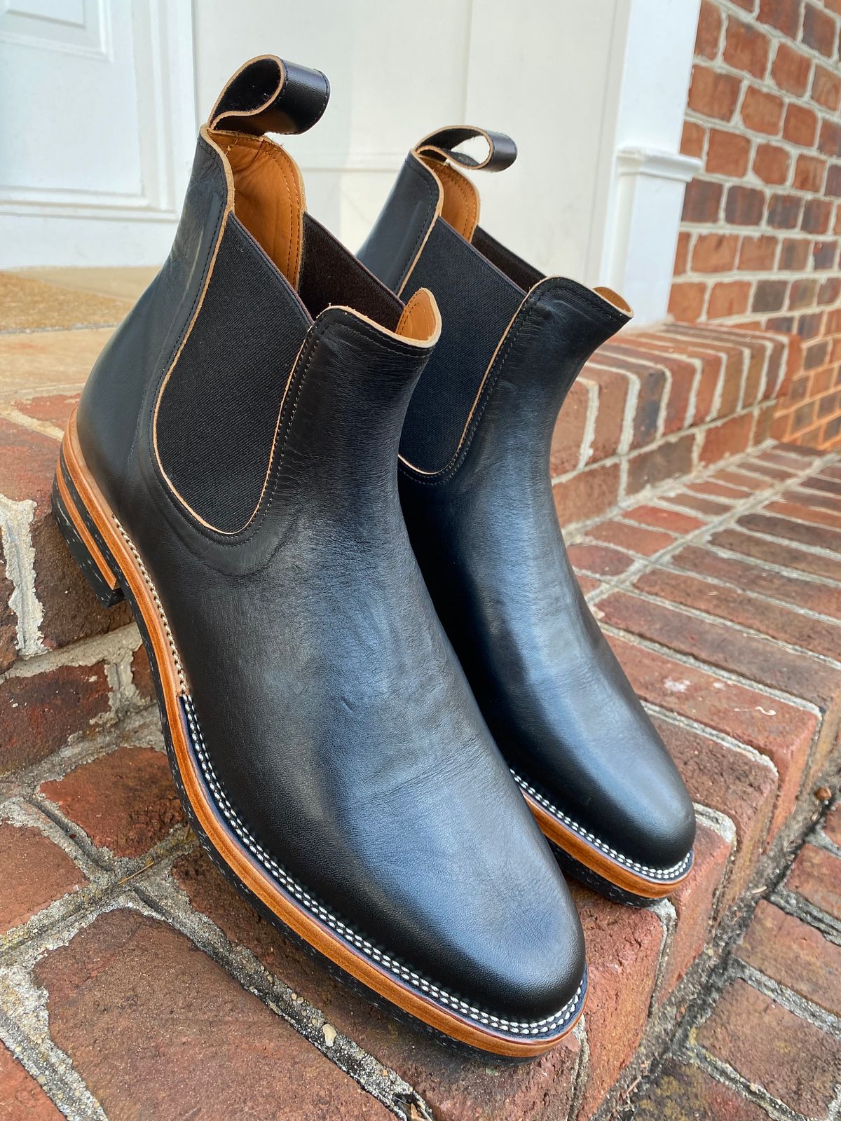 Photo by dudecomputer on February 17, 2023 of the Benzein The Seventh Chelsea Boot in Shinki Black Latigo Teacore Horsehide.