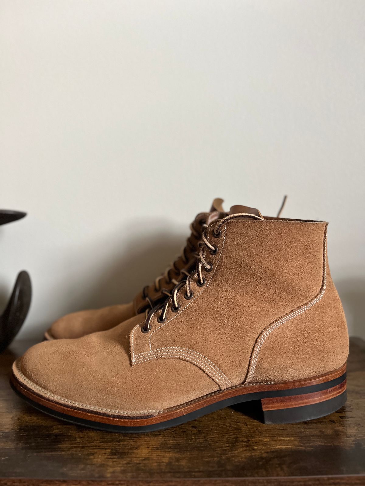 Photo by dudecomputer on December 18, 2024 of the Viberg Service Boot in N-1 Marine Field Shoe Leather.