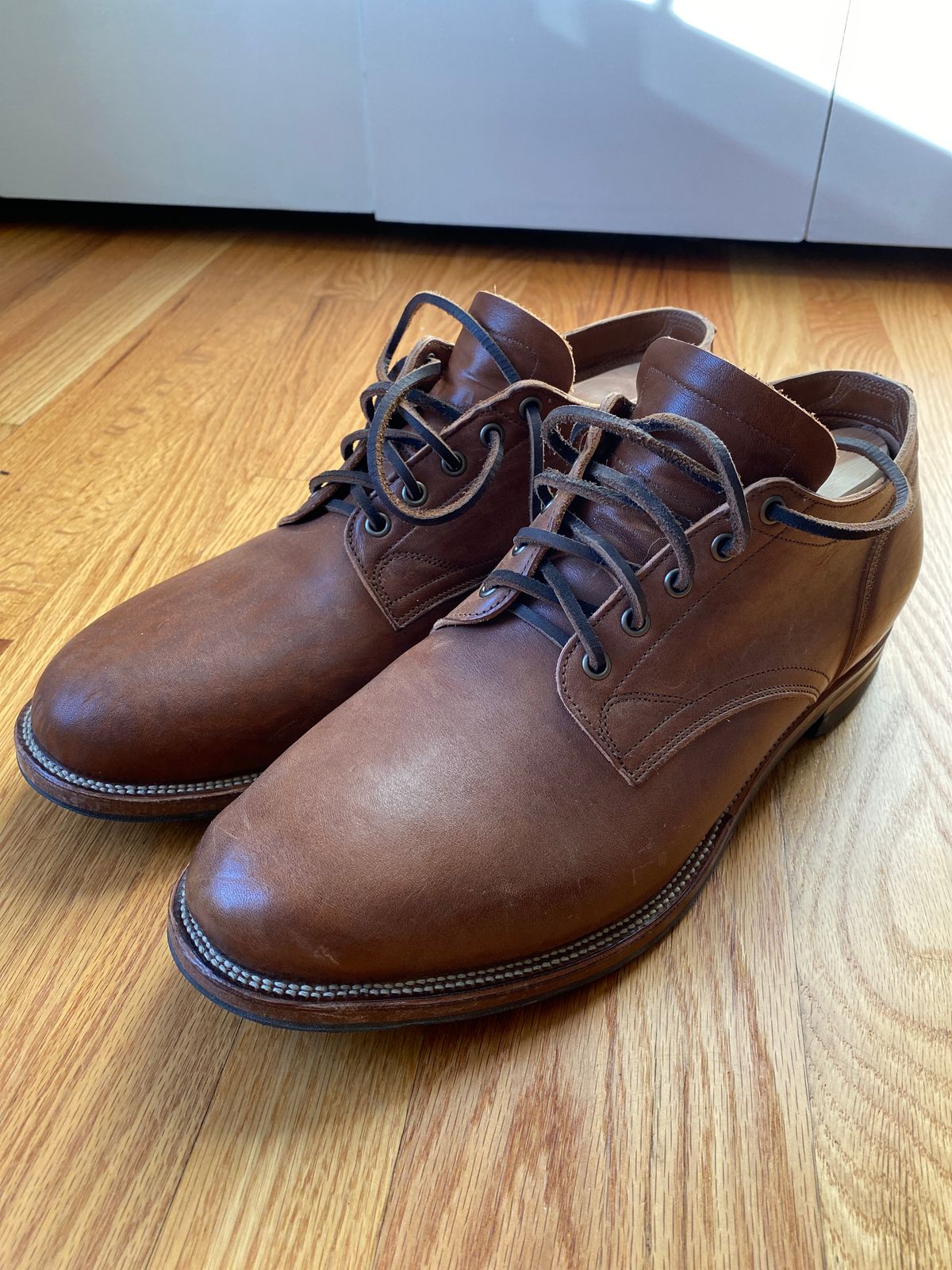 Photo by dudecomputer on January 20, 2023 of the Viberg 145 Oxford in Horween Natural Essex Workshoe Butt.