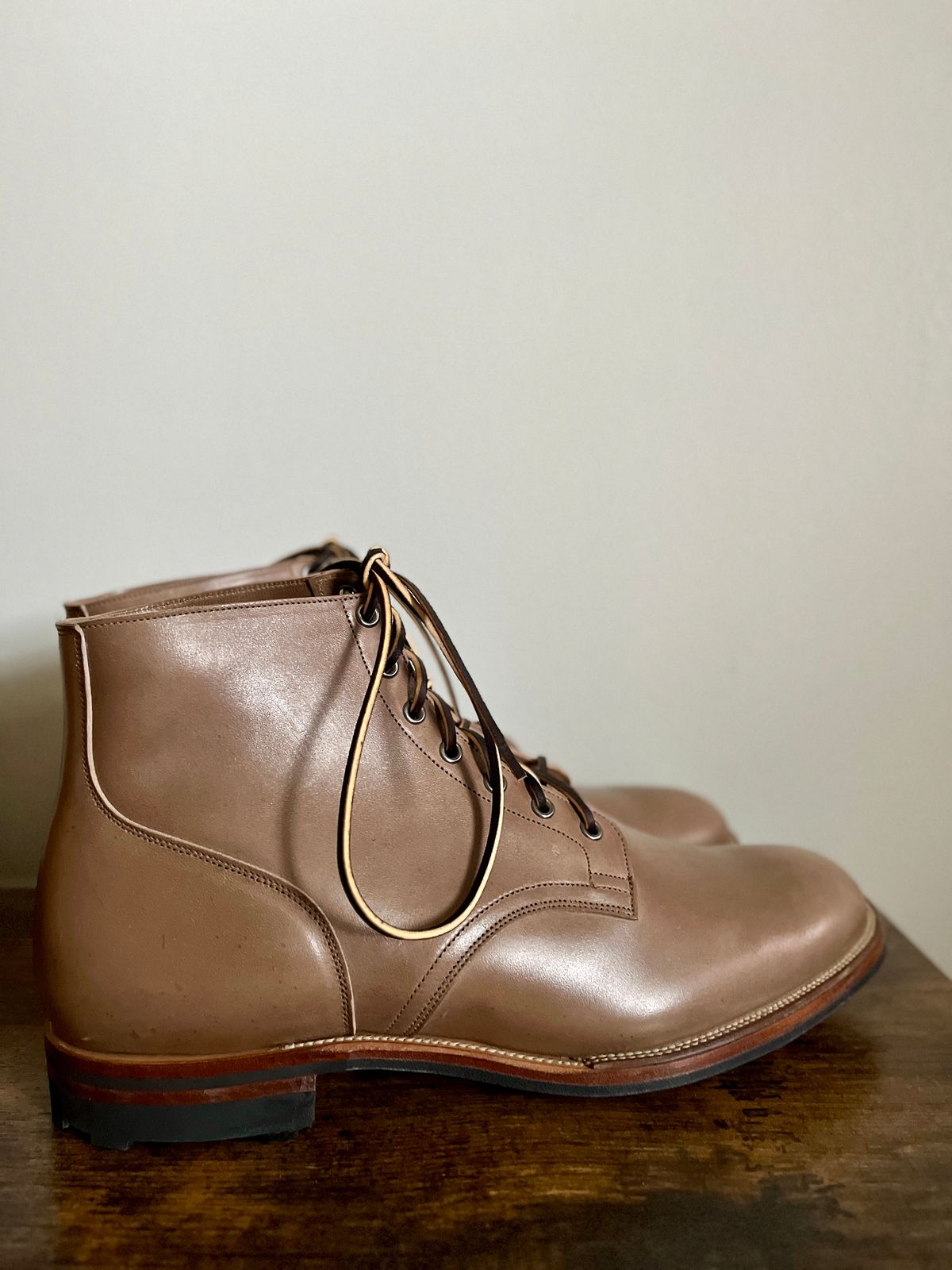 Photo by brogued on October 1, 2024 of the Viberg Service Boot in Maryam Taupe TPR Horsebutt.