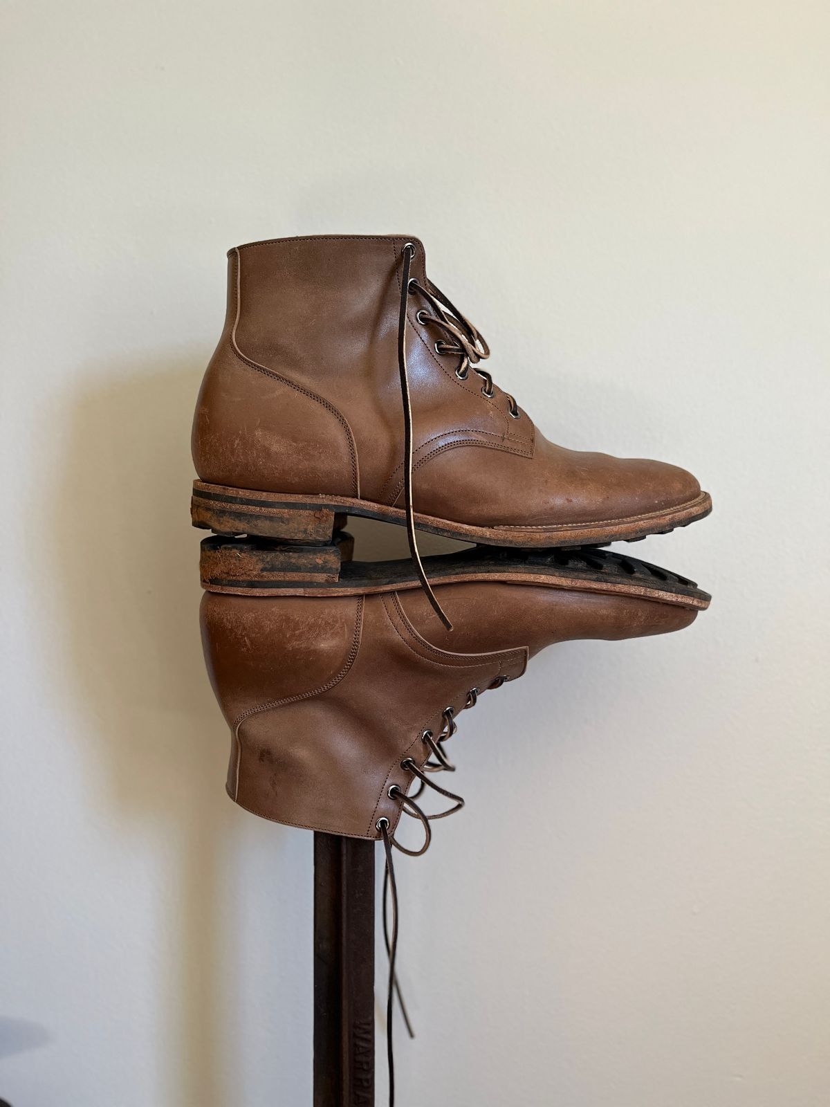 Photo by brogued on February 28, 2025 of the Viberg Service Boot in Maryam Taupe TPR Horsebutt.