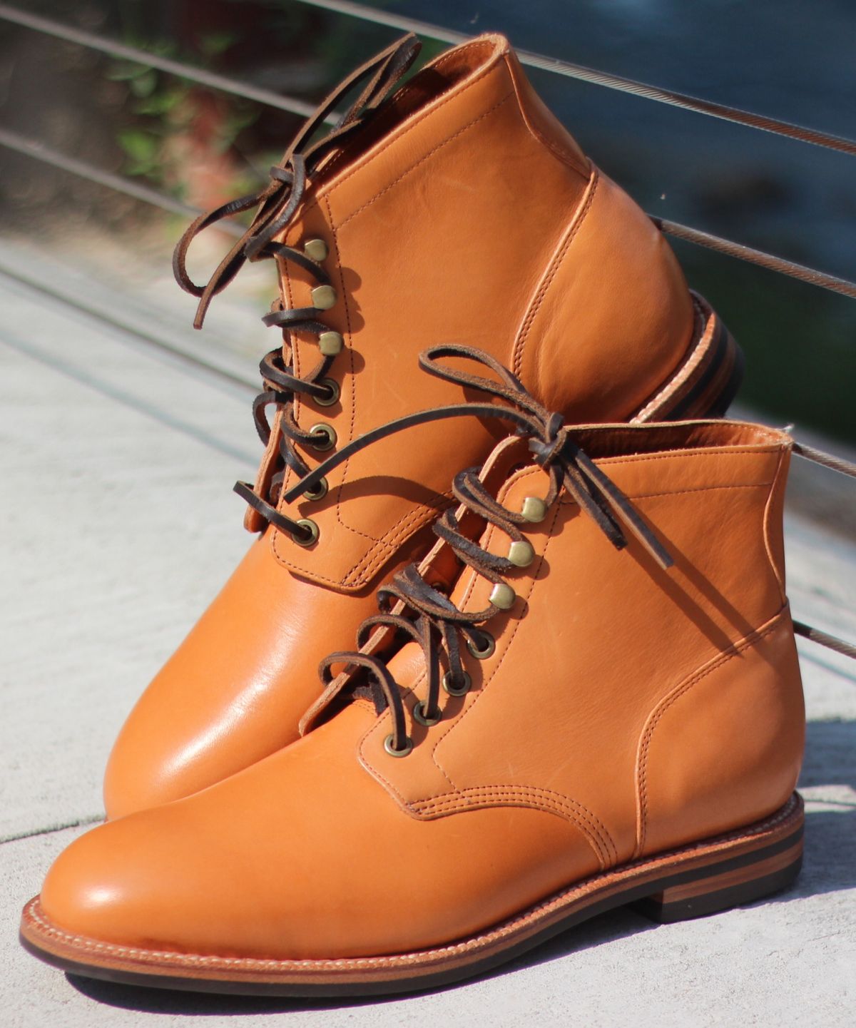 Photo by otani07 on October 1, 2022 of the Grant Stone Diesel Boot in Horween Natural Essex.
