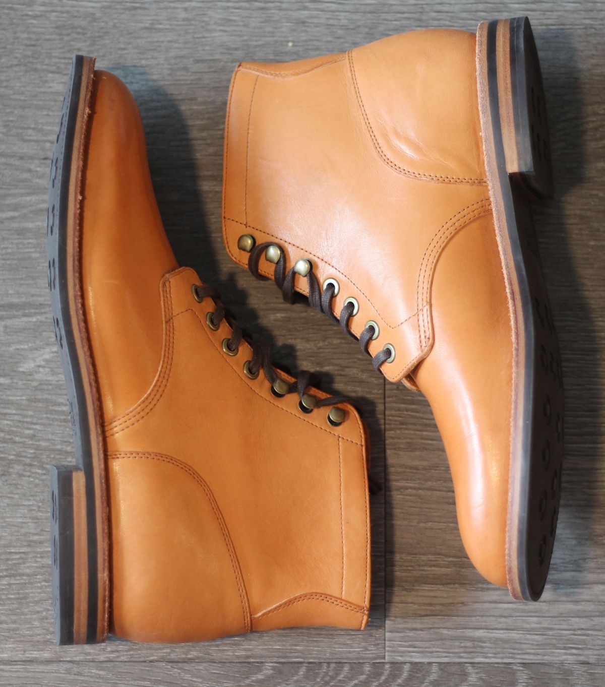 Photo by otani07 on October 1, 2022 of the Grant Stone Diesel Boot in Horween Natural Essex.