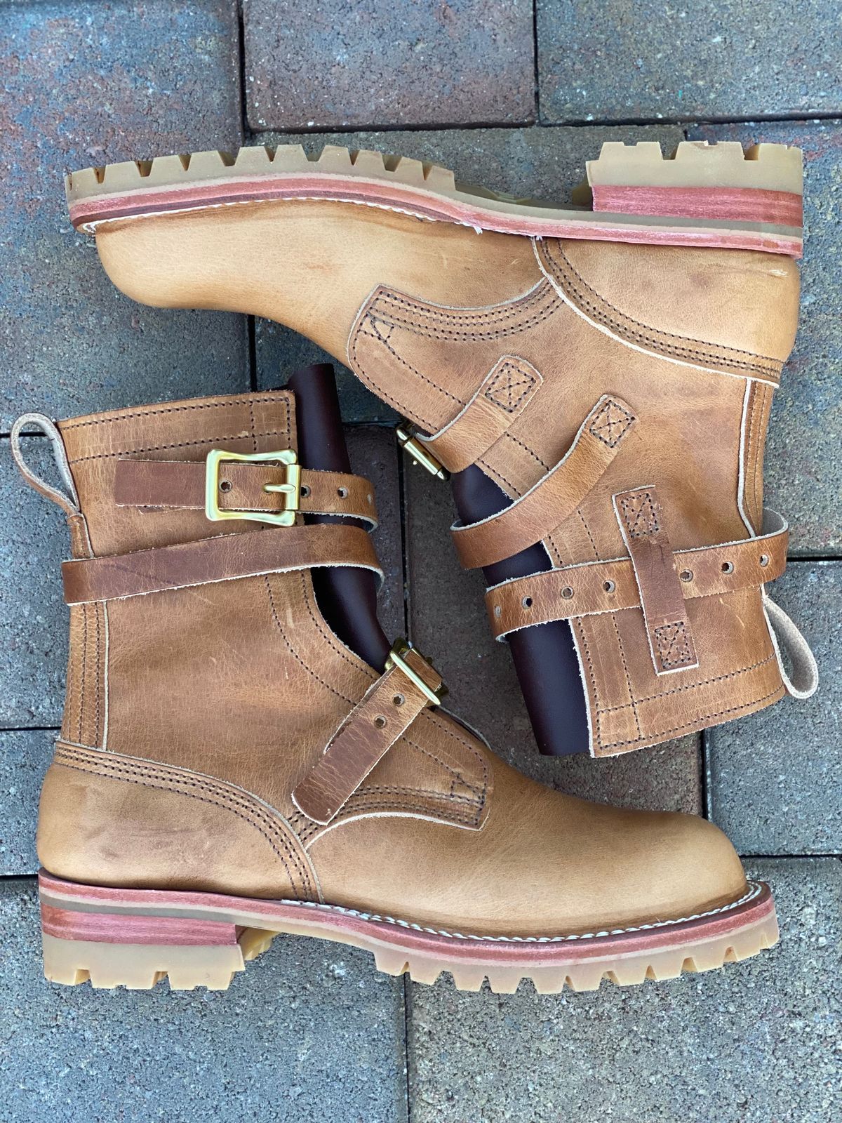 Photo by mackaroni on November 5, 2022 of the Nicks TankerPro in Horween Natural Dublin.