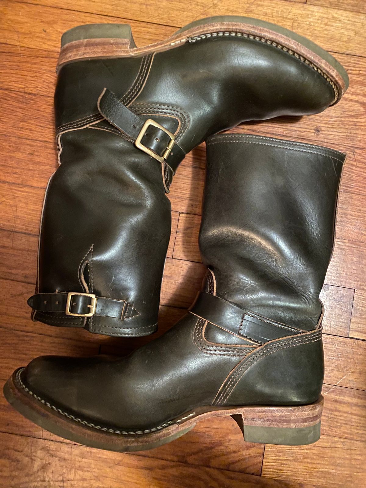 Photo by tgsnyder on March 6, 2023 of the Wesco Mister Lou in Horween Olive Chromexcel.
