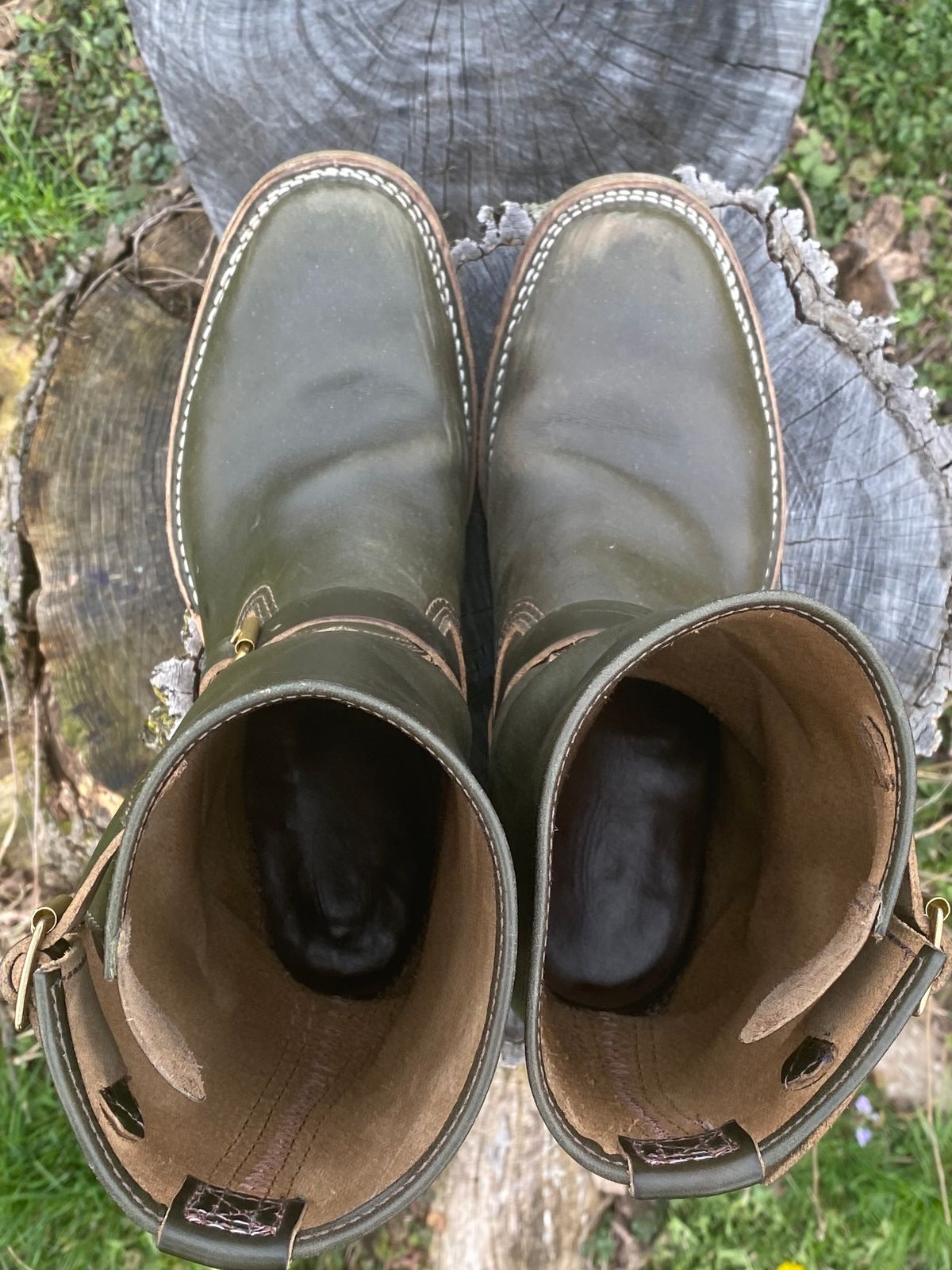 Photo by tgsnyder on April 3, 2023 of the Wesco Mister Lou in Horween Olive Chromexcel.