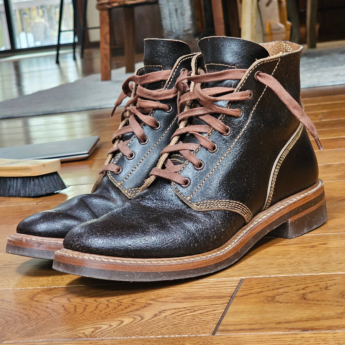 Photo by vintagekeys on February 21, 2025 of the John Lofgren M-43 Service Shoes in Horween Dark Brown Waxed Flesh.