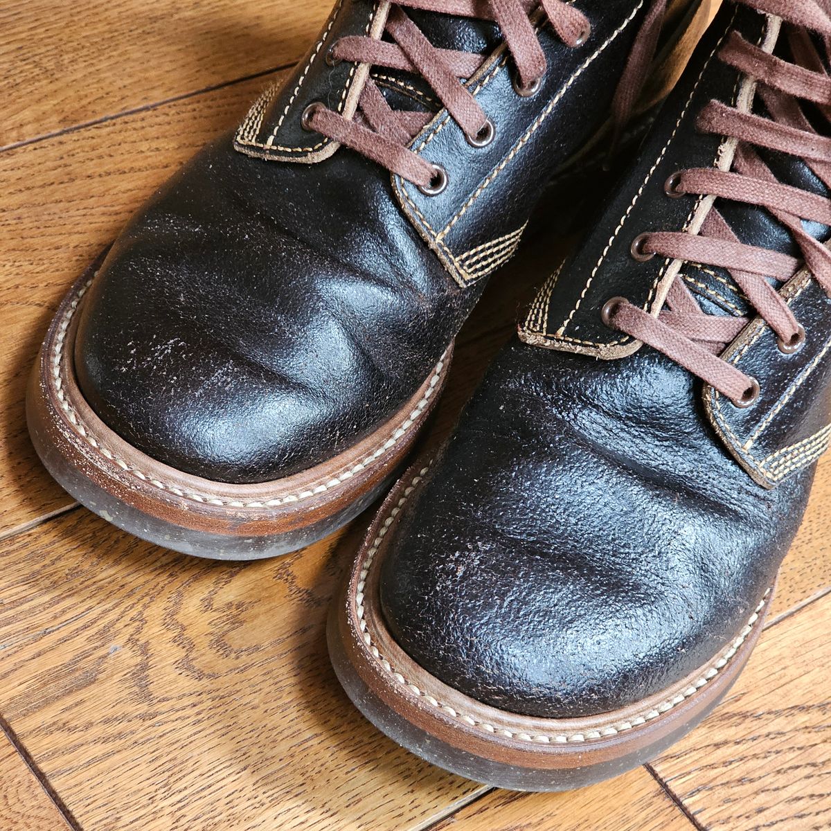 Photo by vintagekeys on February 21, 2025 of the John Lofgren M-43 Service Shoes in Horween Dark Brown Waxed Flesh.