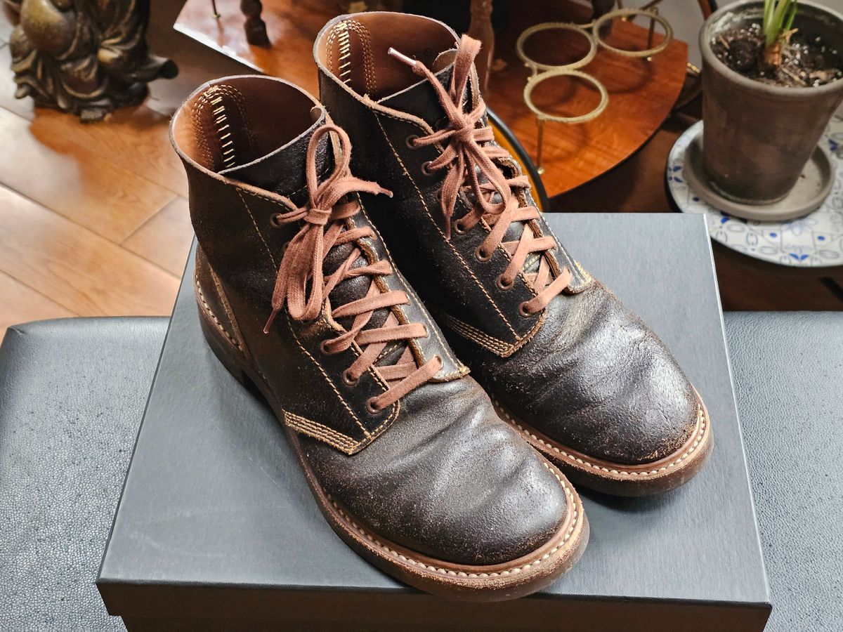Photo by vintagekeys on December 19, 2025 of the John Lofgren M-43 Service Shoes in Horween Dark Brown Waxed Flesh.