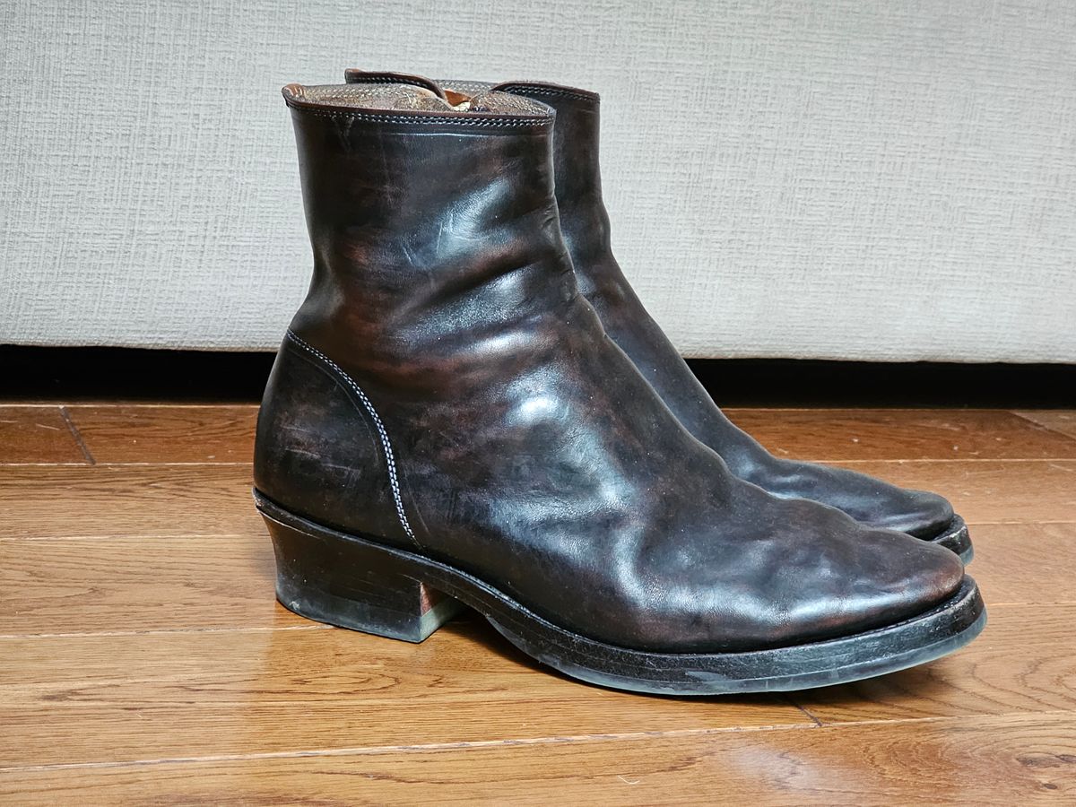 Photo by vintagekeys on July 7, 2025 of the Briselblack The Stride 'Type 2' in Toscanello Waxed Horsebutt Maryam Tannery overdyed Black.