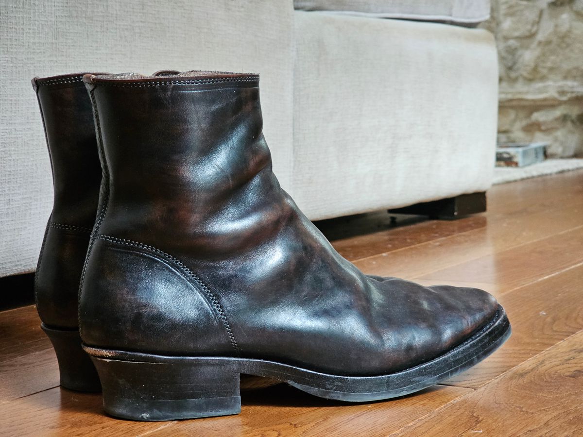 Photo by vintagekeys on July 7, 2025 of the Briselblack The Stride 'Type 2' in Toscanello Waxed Horsebutt Maryam Tannery overdyed Black.