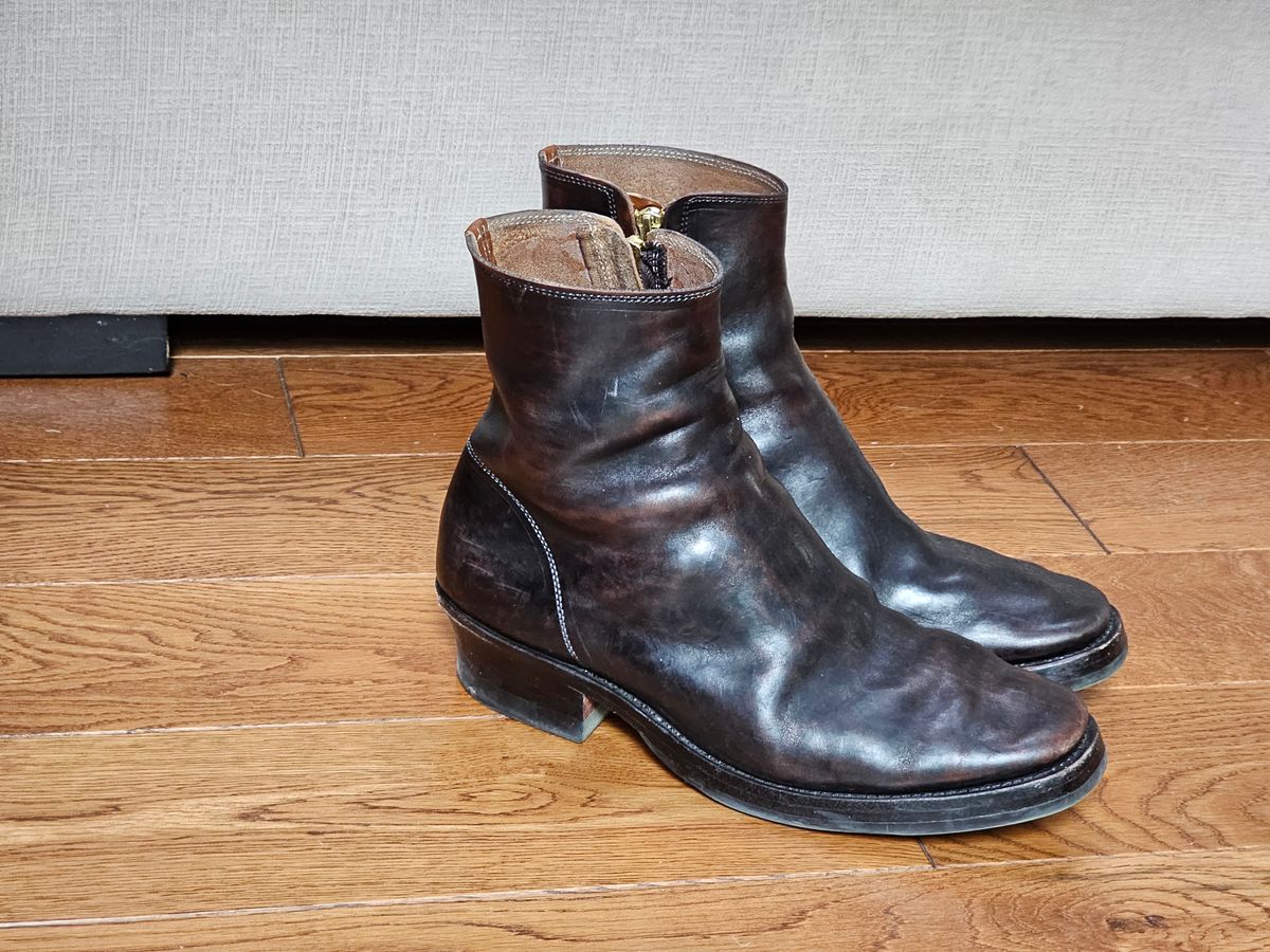 Photo by vintagekeys on July 7, 2025 of the Briselblack The Stride 'Type 2' in Toscanello Waxed Horsebutt Maryam Tannery overdyed Black.
