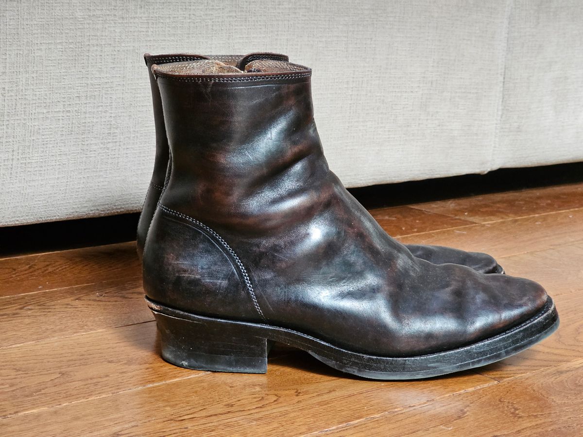 Photo by vintagekeys on July 7, 2025 of the Briselblack The Stride 'Type 2' in Toscanello Waxed Horsebutt Maryam Tannery overdyed Black.