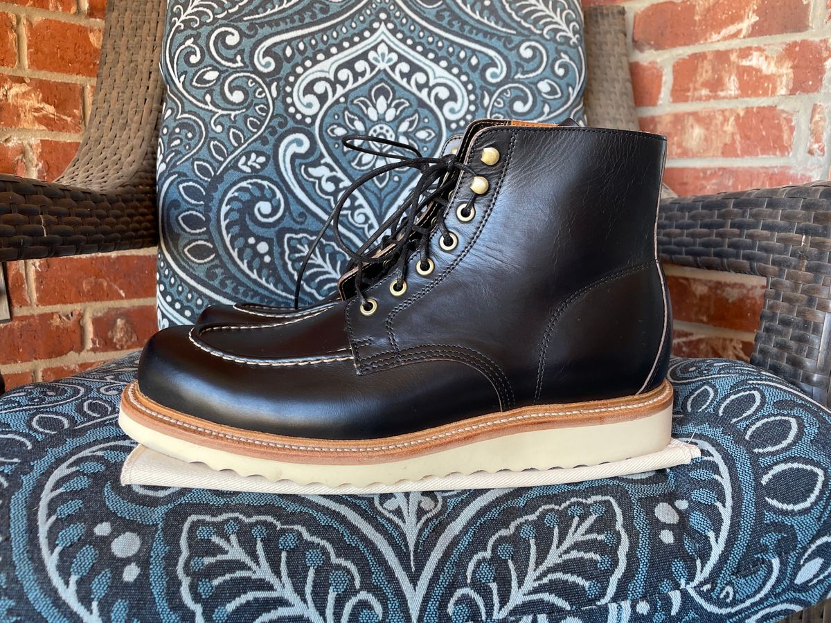 Photo by stheisen on October 1, 2022 of the Grant Stone Brass Boot in Horween Black Chromexcel.