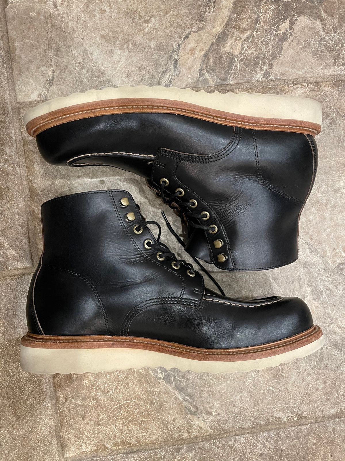 Photo by stheisen on December 6, 2022 of the Grant Stone Brass Boot in Horween Black Chromexcel.