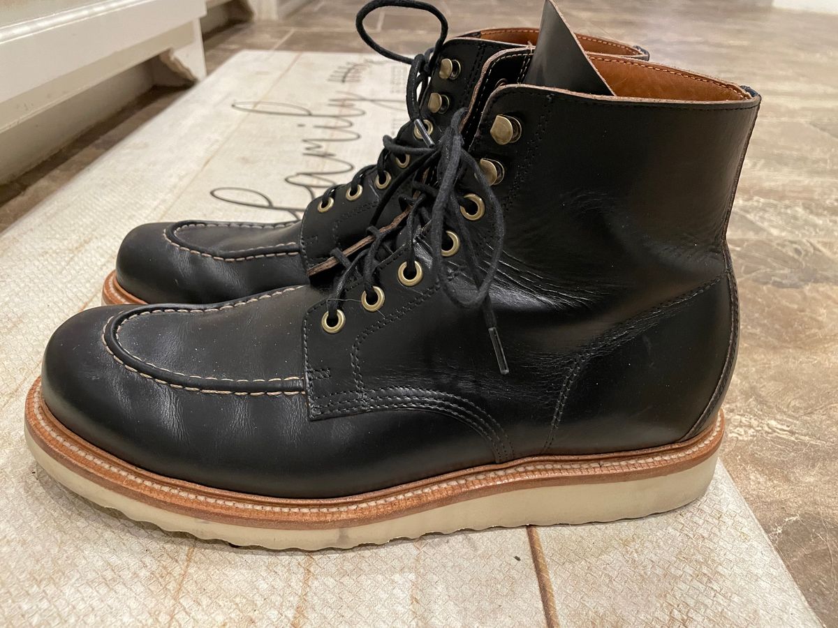 Photo by stheisen on January 6, 2023 of the Grant Stone Brass Boot in Horween Black Chromexcel.