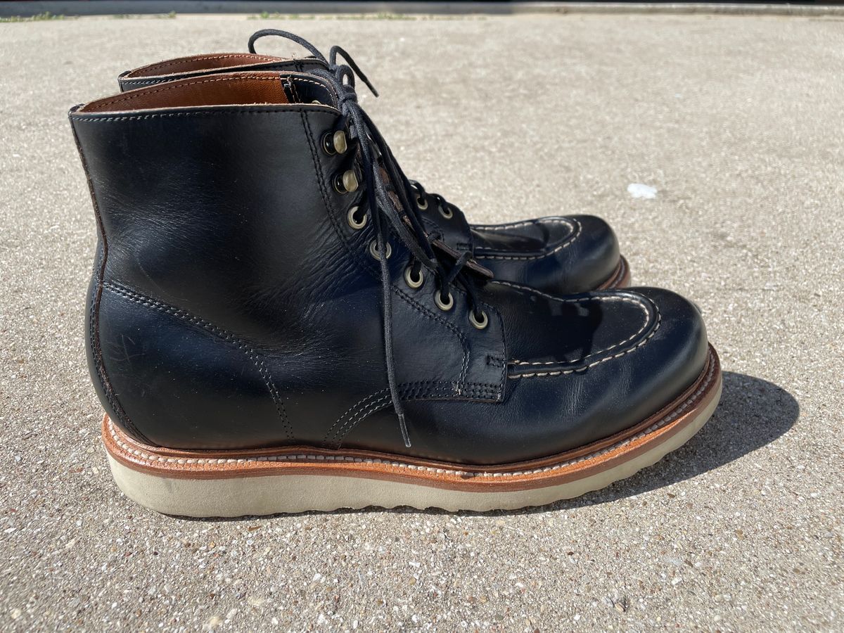 Photo by stheisen on February 5, 2023 of the Grant Stone Brass Boot in Horween Black Chromexcel.