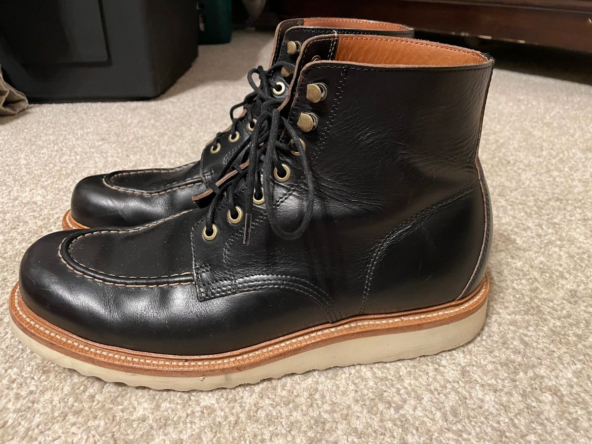 Photo by stheisen on March 6, 2023 of the Grant Stone Brass Boot in Horween Black Chromexcel.