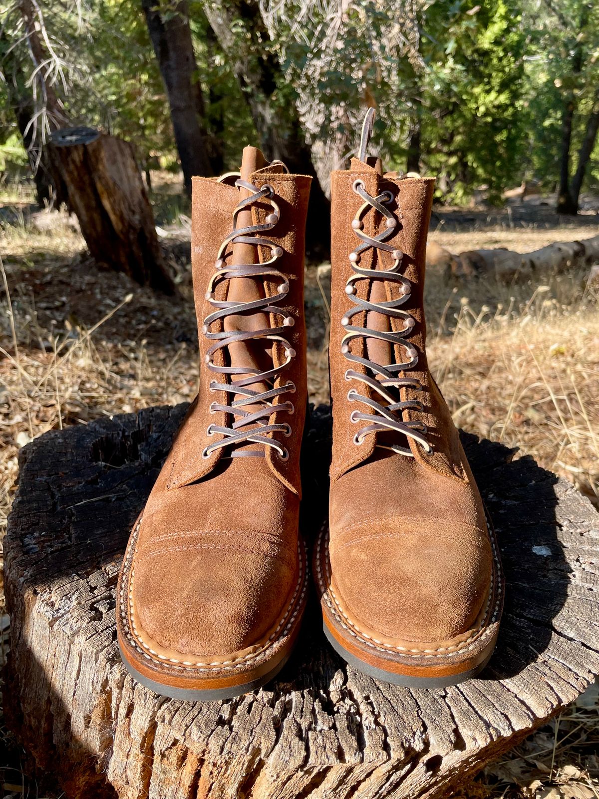 Photo by obijuan on October 7, 2024 of the White's Bounty Hunter in Seidel Distressed Roughout.