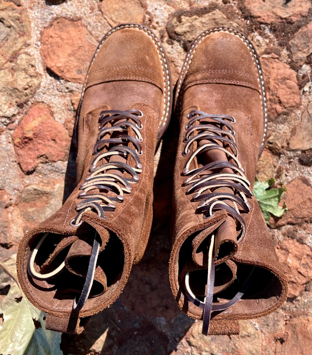 Photo by obijuan on October 7, 2024 of the White's Bounty Hunter in Seidel Distressed Roughout.