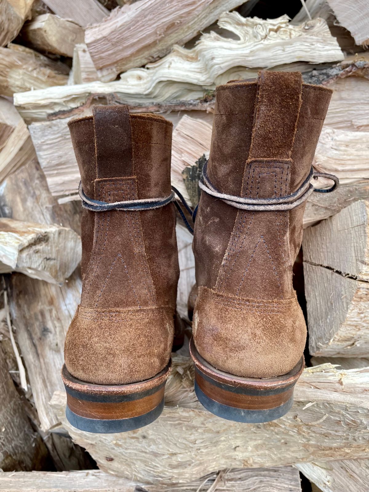 Photo by obijuan on November 6, 2024 of the White's Bounty Hunter in Seidel Distressed Roughout.