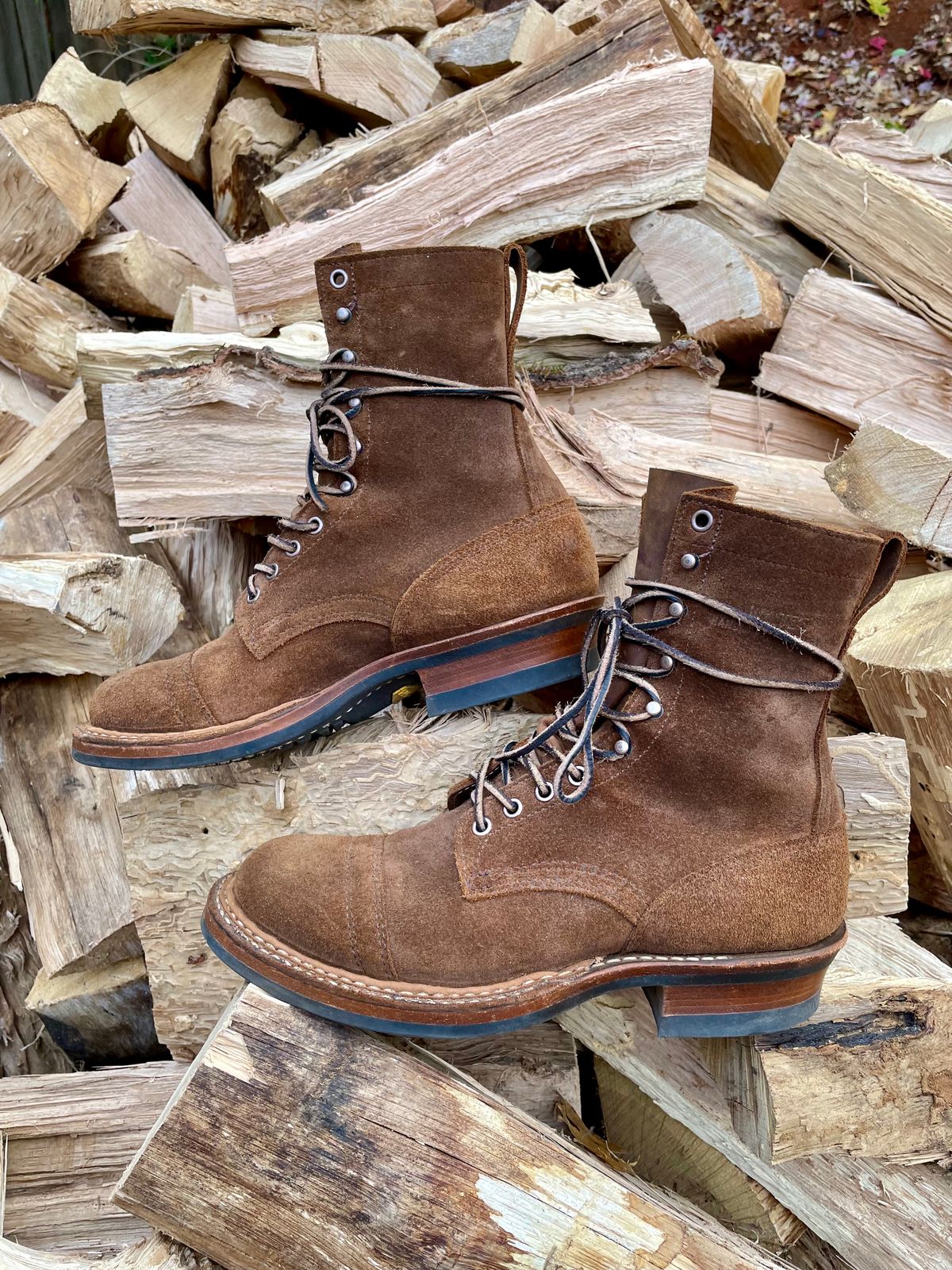 Photo by obijuan on November 6, 2024 of the White's Bounty Hunter in Seidel Distressed Roughout.
